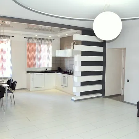 Apartment Arkadiya, Three Bedrooms! Odesa Exterior photo