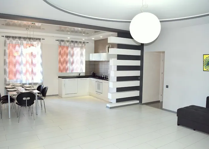 Apartment Arkadiya, Three Bedrooms!