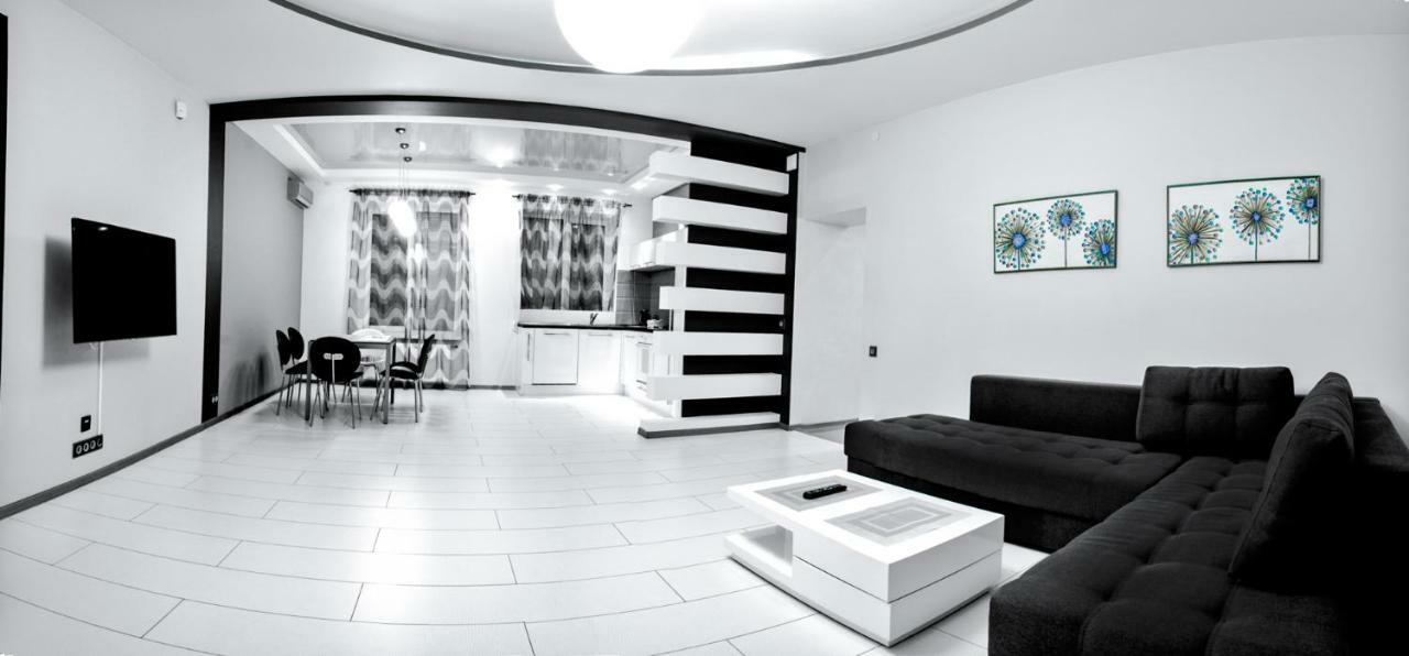 Arkadiya, Three Bedrooms! Apartment *